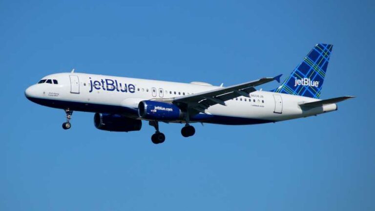 Featured image for JetBlue Pilots Accused of Sexually Assaulting Flight Attendants