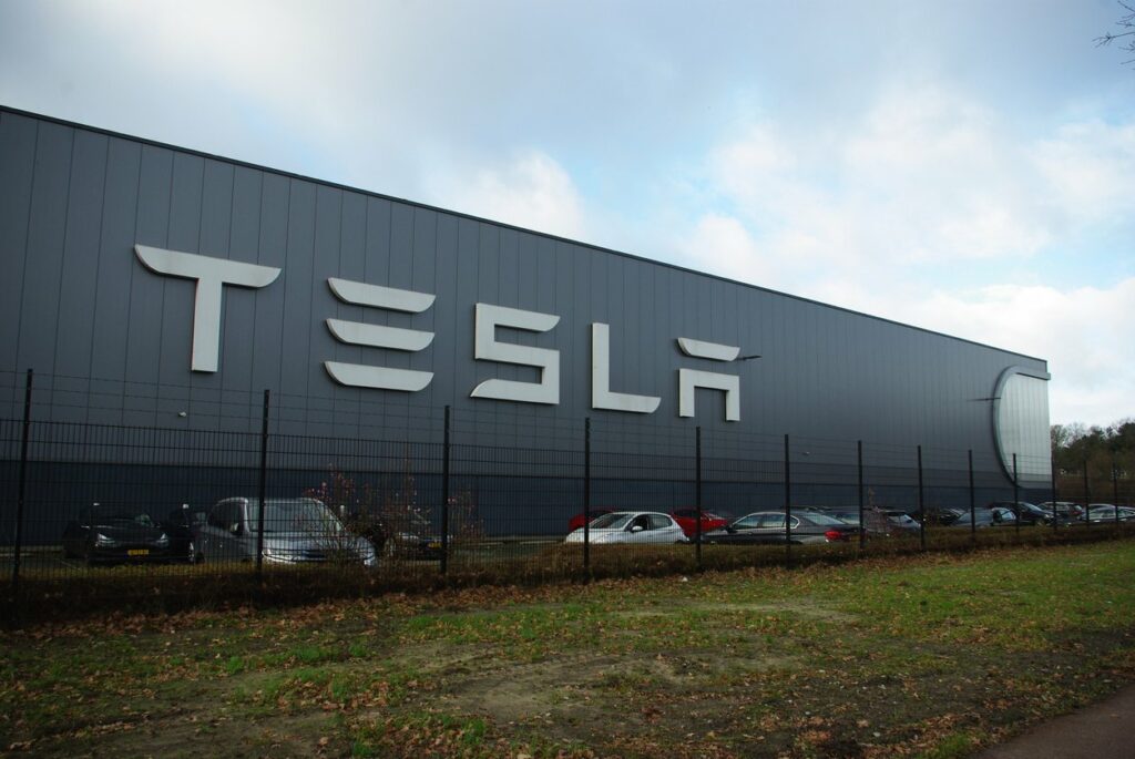 Featured image for Tesla Ordered to Notify Ex-Employees About Class Action